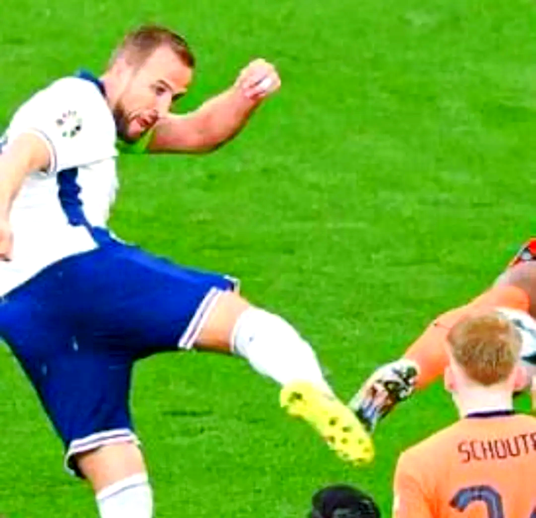 马赛主场战平巴黎，争议判罚引发热议