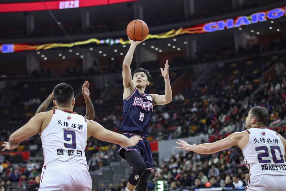 关于广东队在比赛中表现出迅猛实力，瞬间掌控胜利的信息